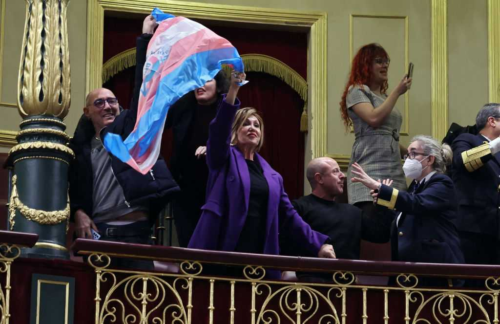 Diputados de España aprueban la Ley Trans; esto es lo que dice
