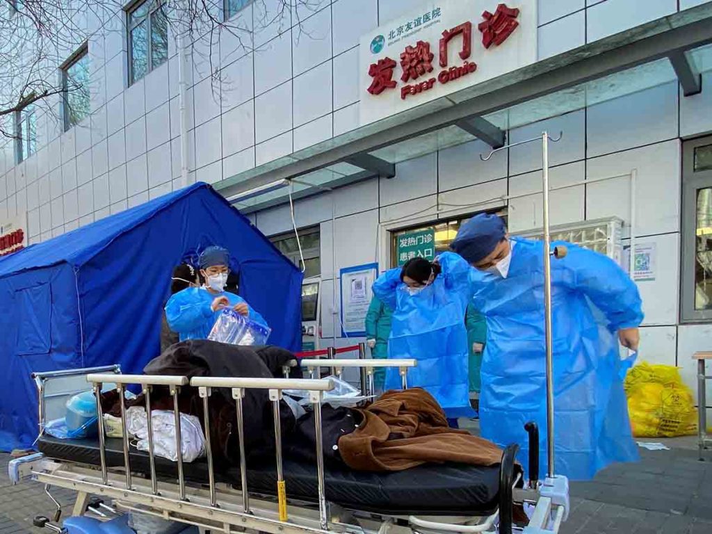 China levanta las alarmas por nueva ola covid, con hospitales cerca del colapso