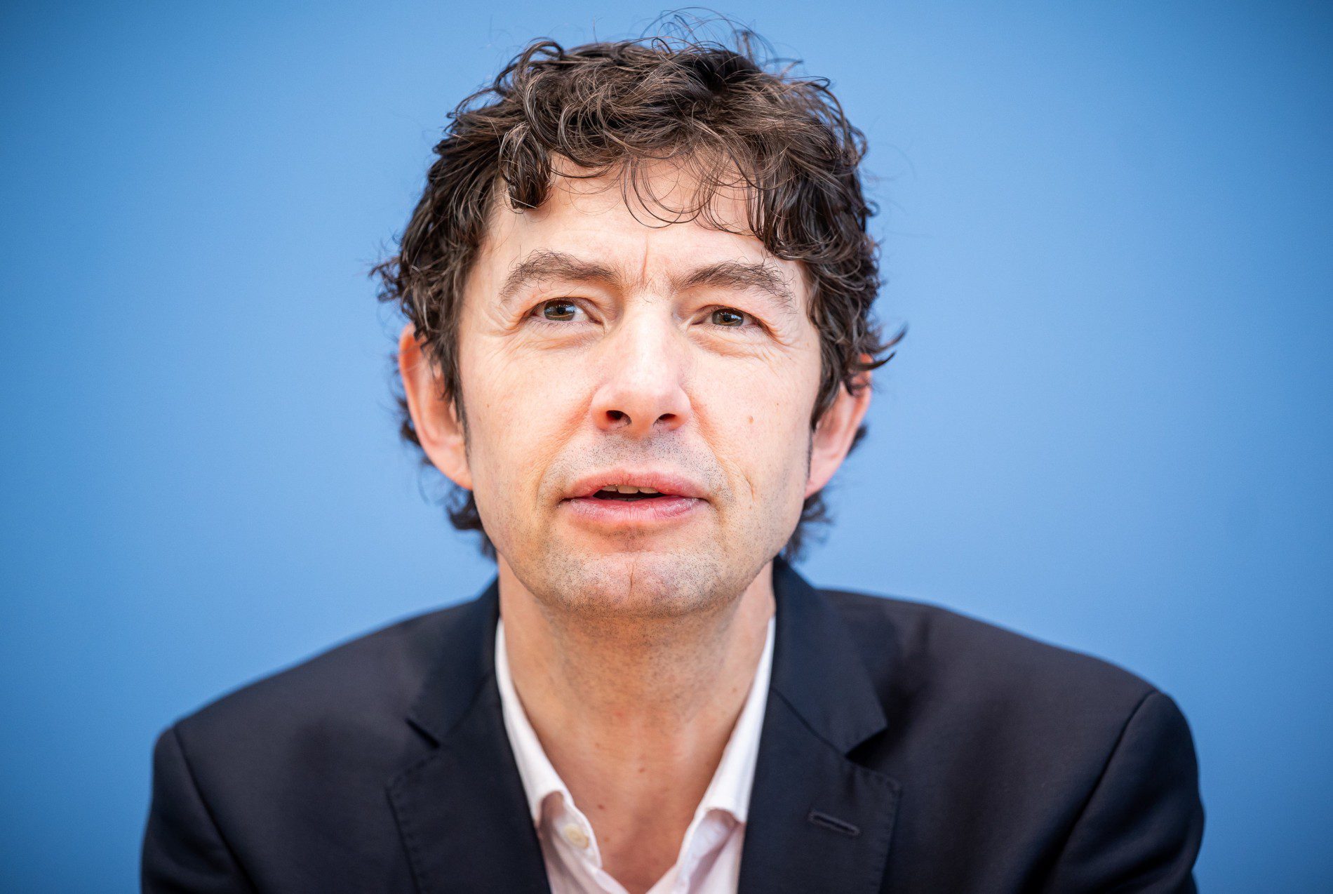 "Pandemia terminó": virólogo alemán afirma que Covid-19 ya es endémico