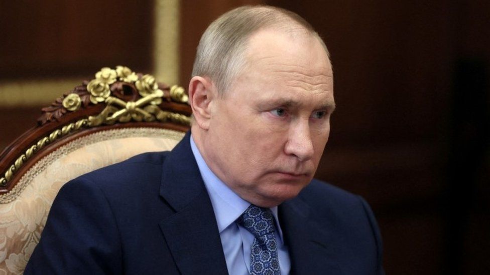 Putin aprueba concesión de pasaportes a habitantes de 4 regiones anexionadas