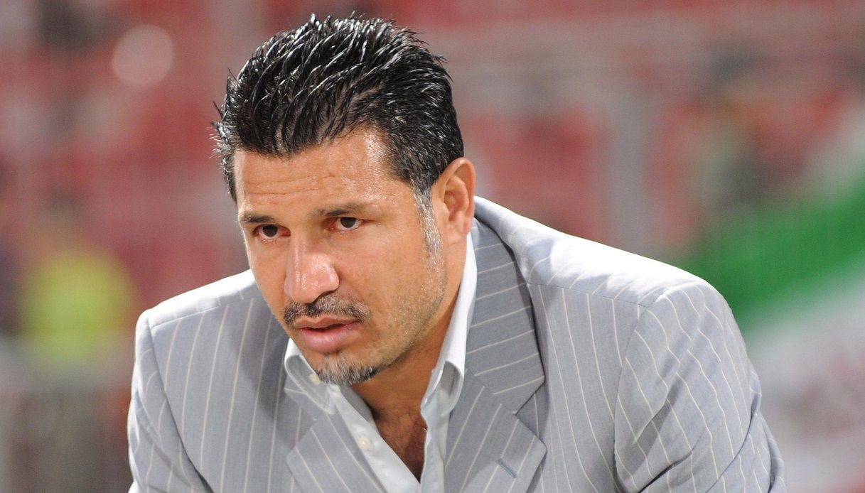 Exfutbolista de Irán acusa al gobierno de impedir salida de su familia del país