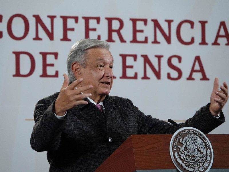 AMLO firma decreto para ampliar las vacaciones a 12 días continuos