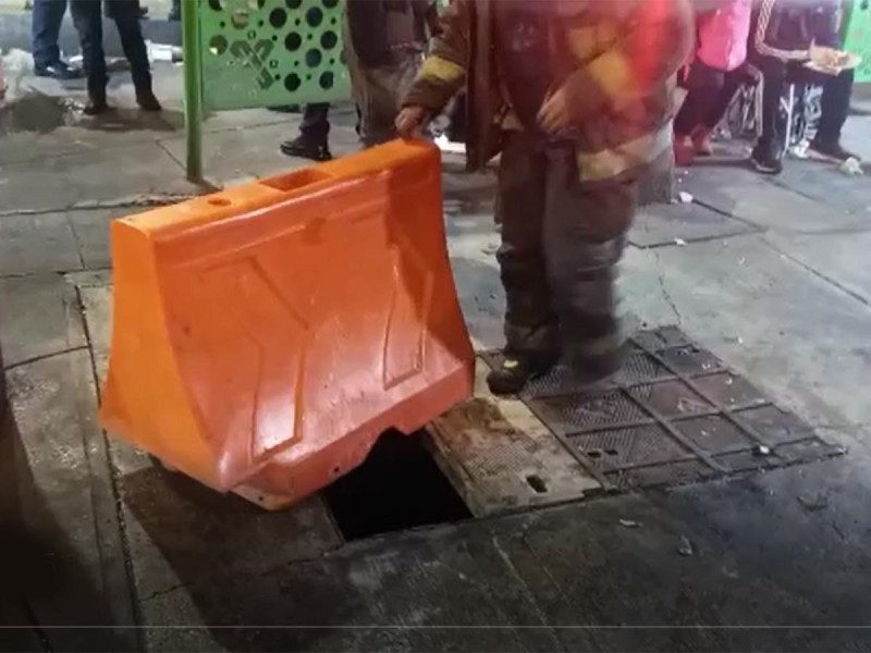 Niña de 5 años cae en registro sin tapa en la Cuauhtémoc