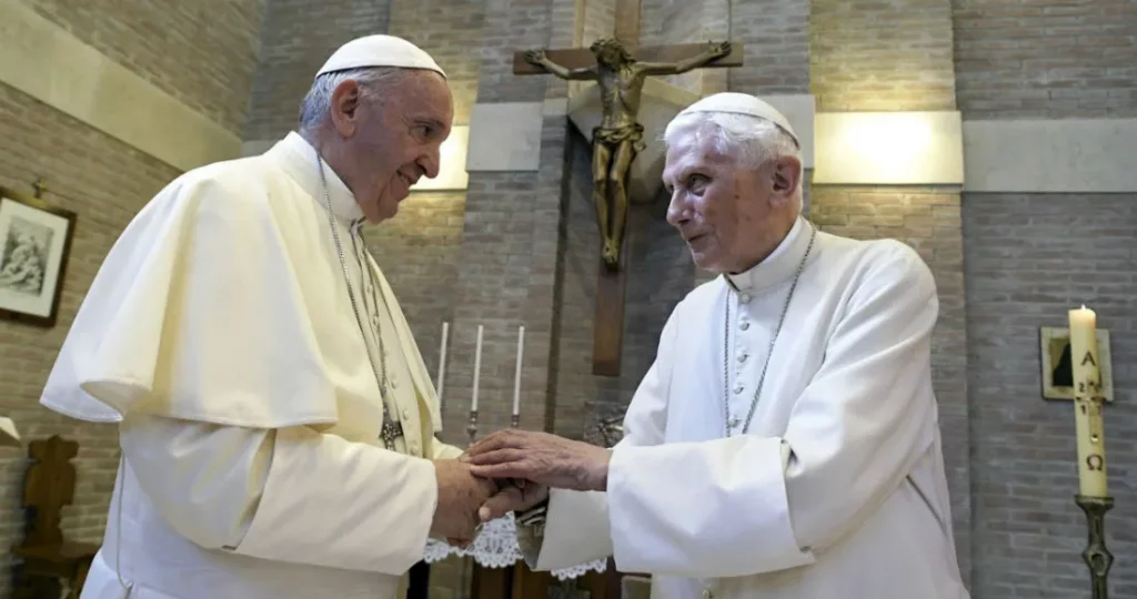 Papa emérito Benedicto está 'muy enfermo', revela el Vaticano