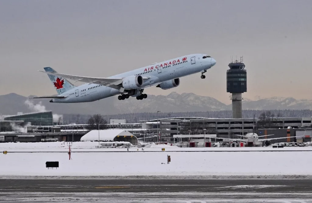 Miles de vuelos cancelados en EE.UU. en nueva jornada por tormenta invernal