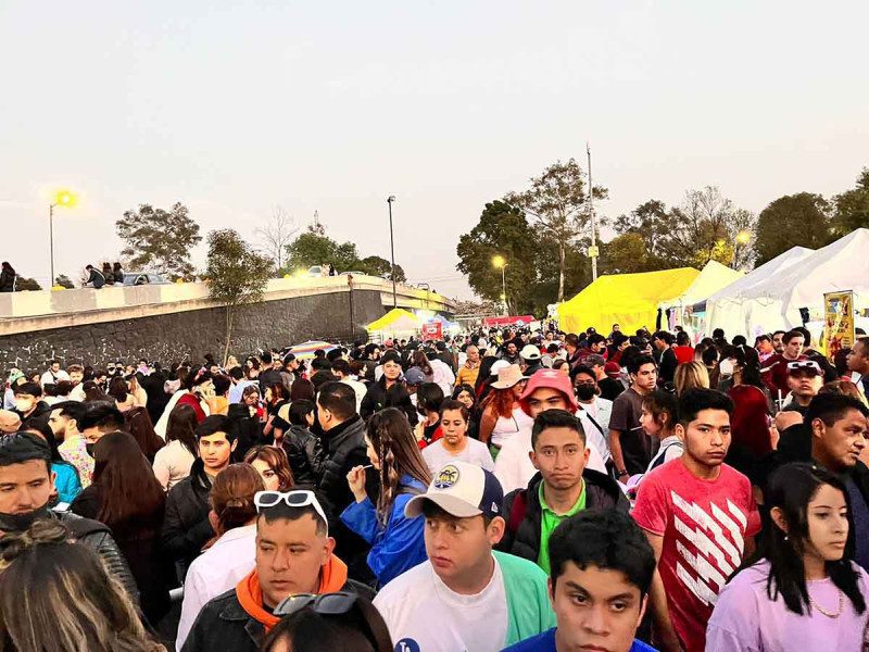 Caos en el Estadio Azteca por boletos clonados para Bad Bunny