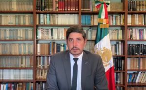 SRE instruye al embajador de México en Perú regresar al país para “resguardar su integridad”