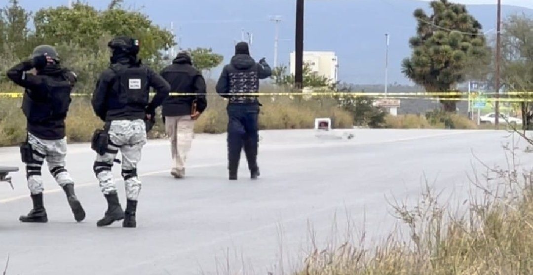 Hallan hielera con restos humanos en carretera de Nuevo León