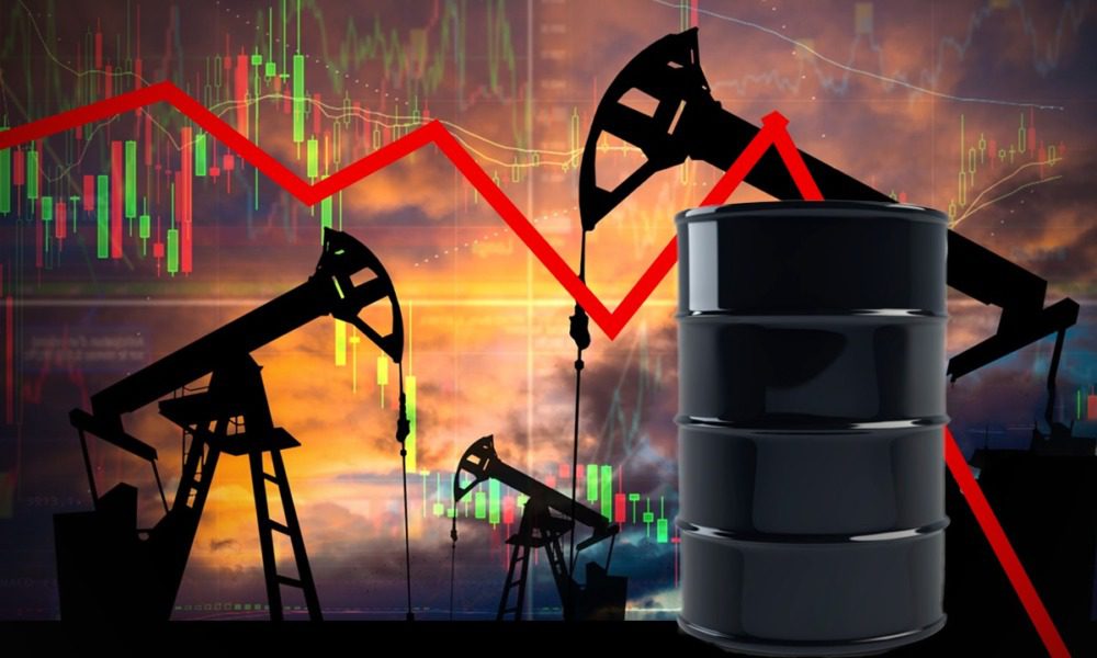 Petróleo cae ante fortalecimiento del dólar y alzas de tasas de bancos centrales