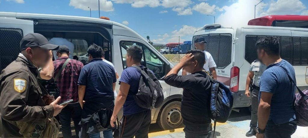 Rescatan a 22 migrantes en Nuevo León