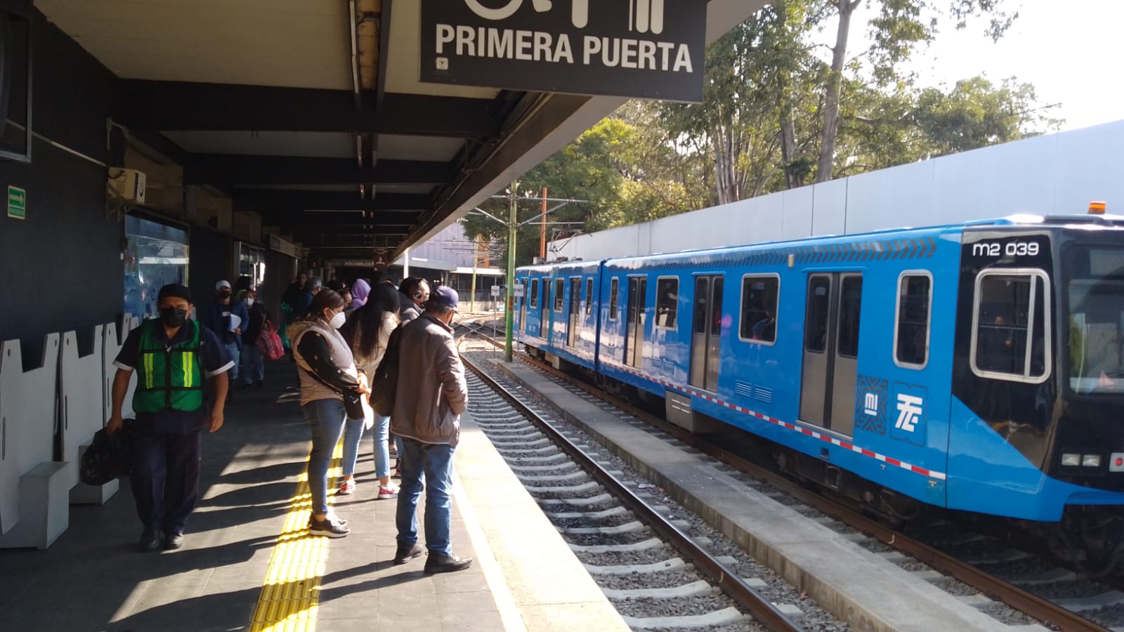 Restablecen servicio del Tren Ligero de CDMX tras más de 11 horas