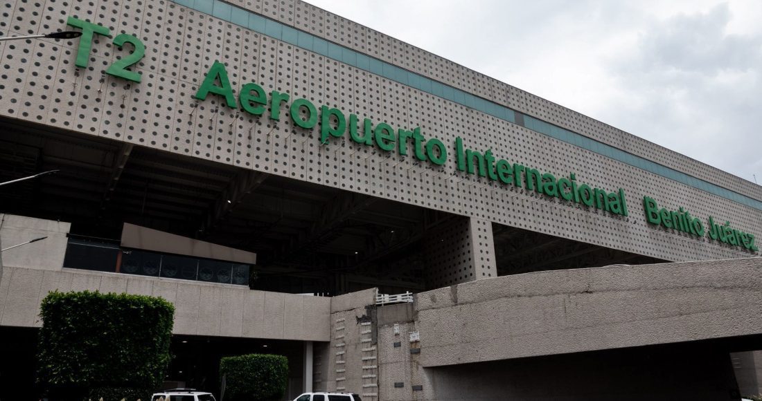 AMLO rechaza ampliar plazo para que aerolíneas de carga salgan del AICM