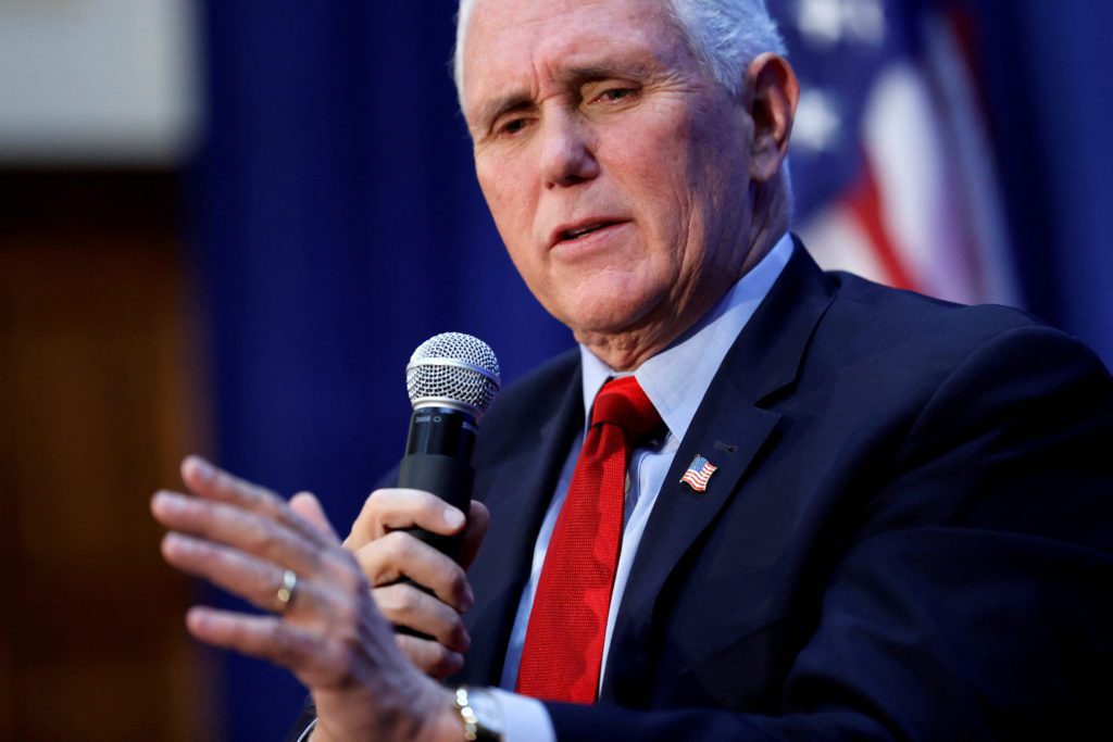 Hallan documentos clasificados en casa de Mike Pence, exvicepresidente de EU