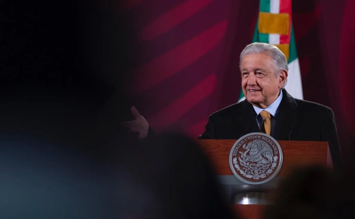 "¿Por qué está destruyendo al país?"; AMLO fue increpado en avión de regreso a CDMX