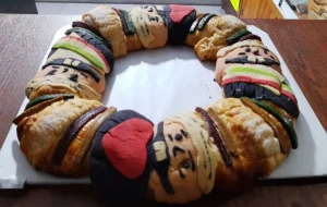 Popular panadería en Puebla crea la ‘Amlorosca’ o ‘Pejerosca’