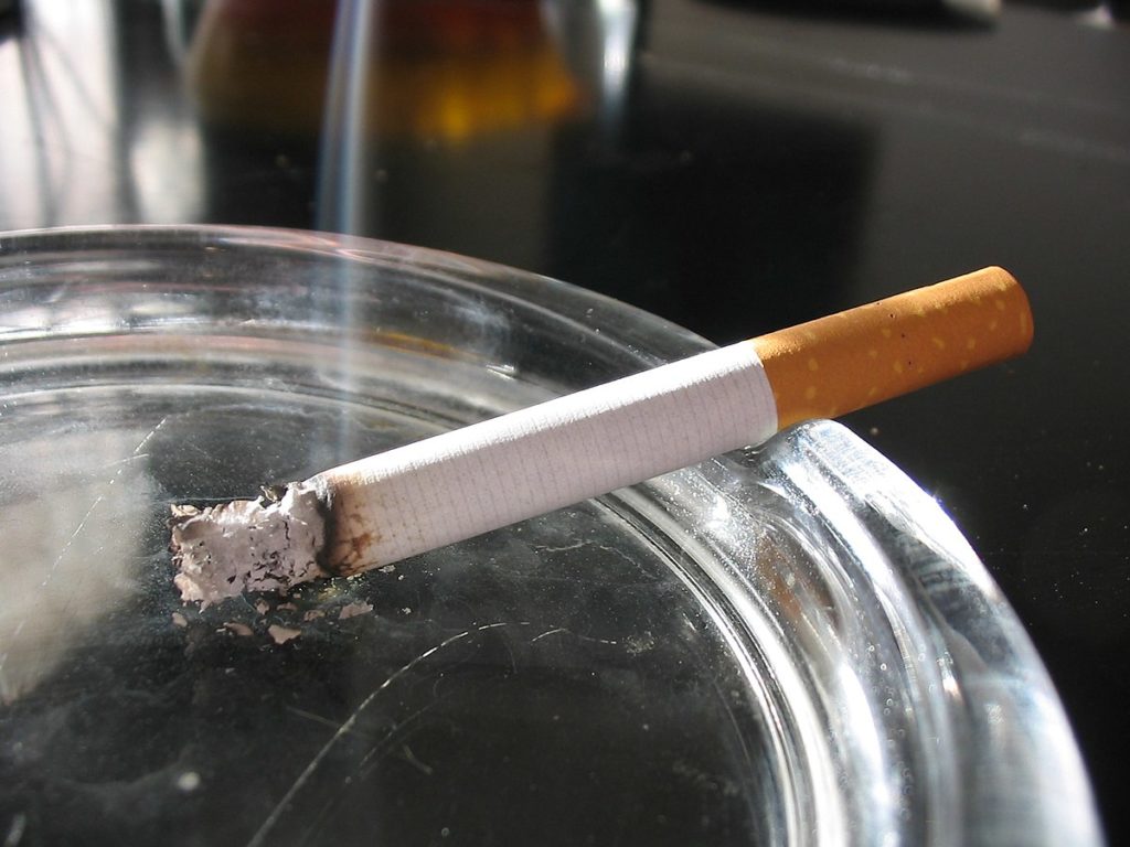 Gobierno prohibe toda forma de publicidad, promoción y patrocinio del tabaco