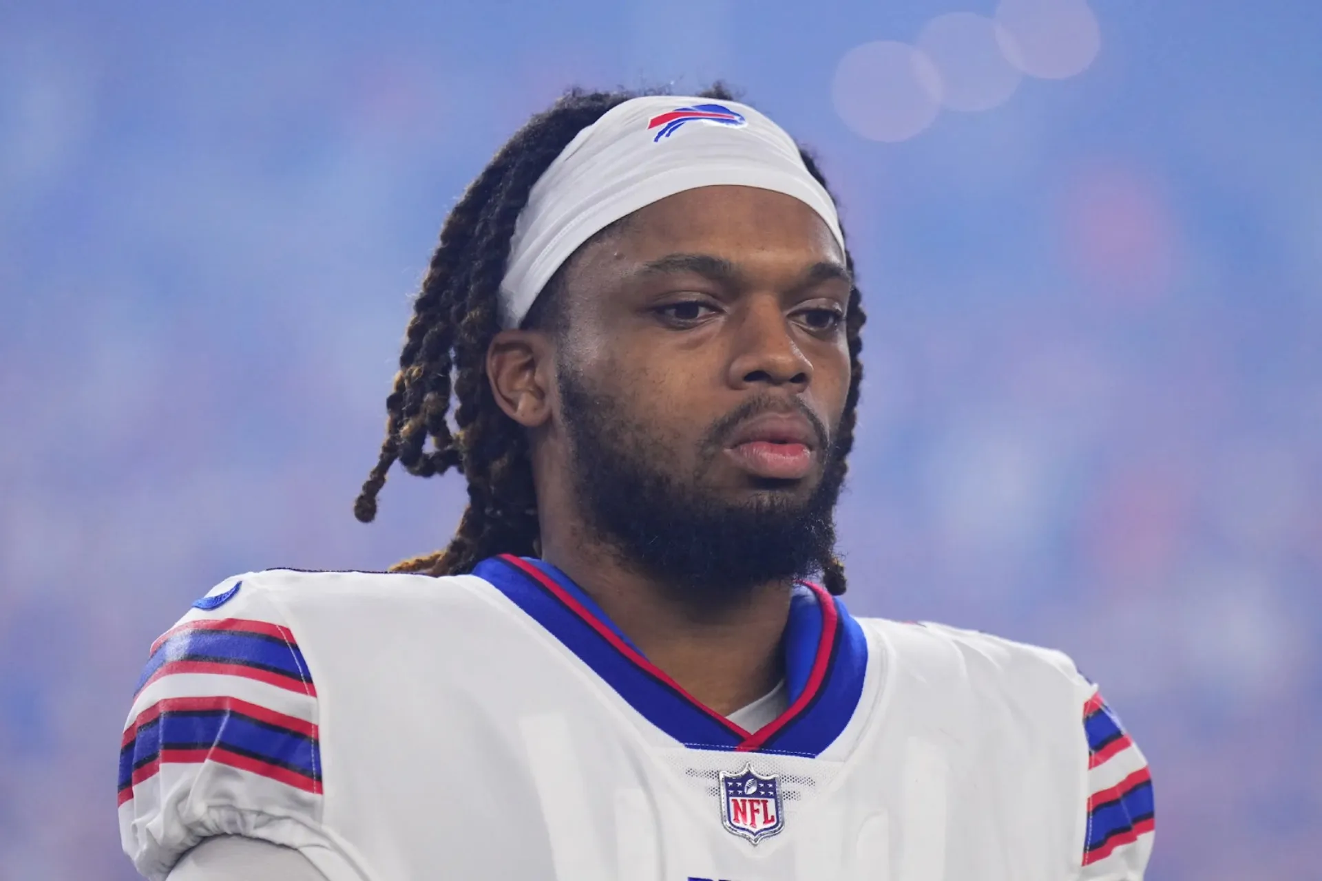 Damar Hamlin, jugador de los Bills, en estado crítico tras paro cardíaco durante juego