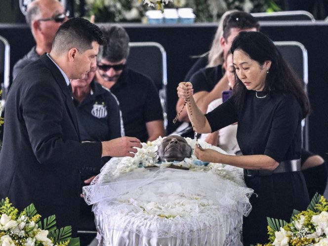 Termina el velatorio de Pelé e inicia cortejo fúnebre