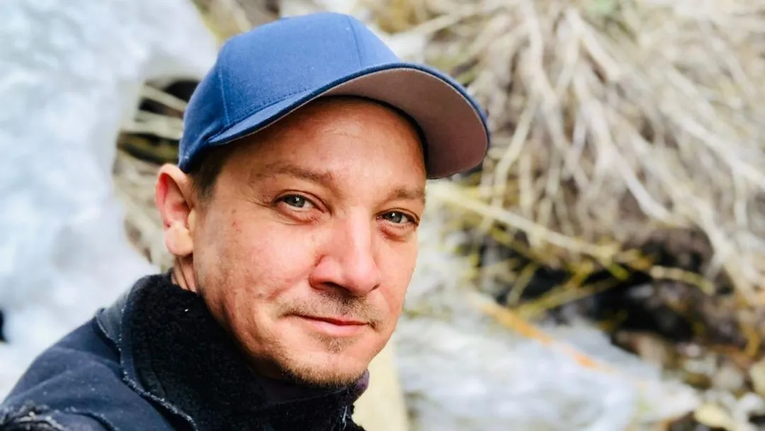 Jeremy Renner se encuentra con lesiones ortopédicas tras ser atropellado por máquina quitanieves