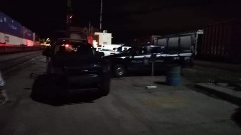 2 policías mueren al intentar ganarle el paso a un tren con destino a la CDMX