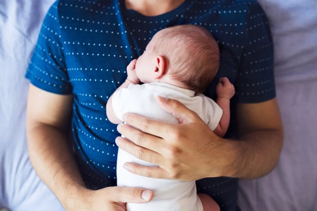 Senado analiza reforma para dar licencia de paternidad por 30 días