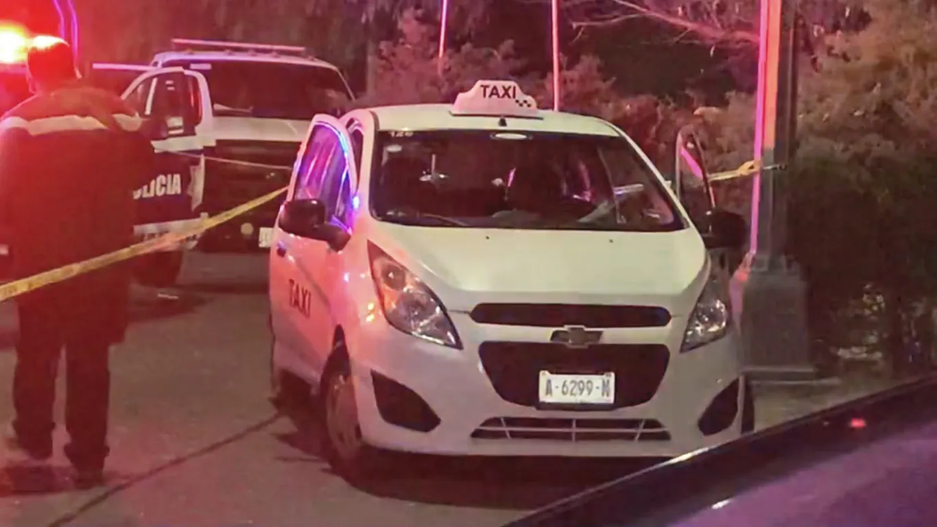 Asesinan a tiros a taxista en calles de Ciudad Satélite, Naucalpan