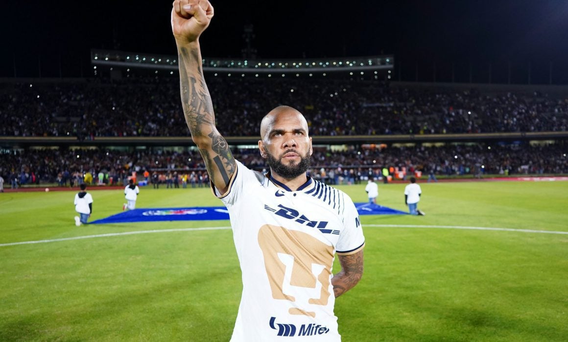 Mujer formaliza denuncia contra Dani Alves por agresión sexual