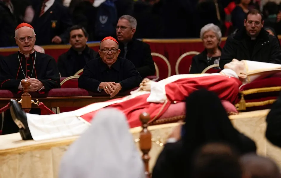 Funeral de Benedicto XVI será presidido por el Papa Francisco ante miles de fieles