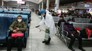 China levanta la cuarentena a los viajeros internacionales