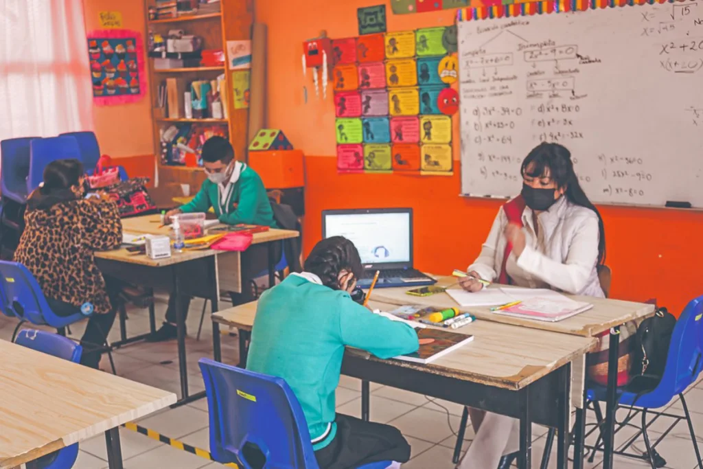 Regreso a clases será híbrido en SLP tras aumento de casos de Covid-19