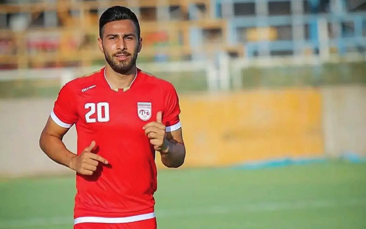 Futbolista iraní que participó en protestas libra pena de muerte; lo condenan a 26 años de cárcel