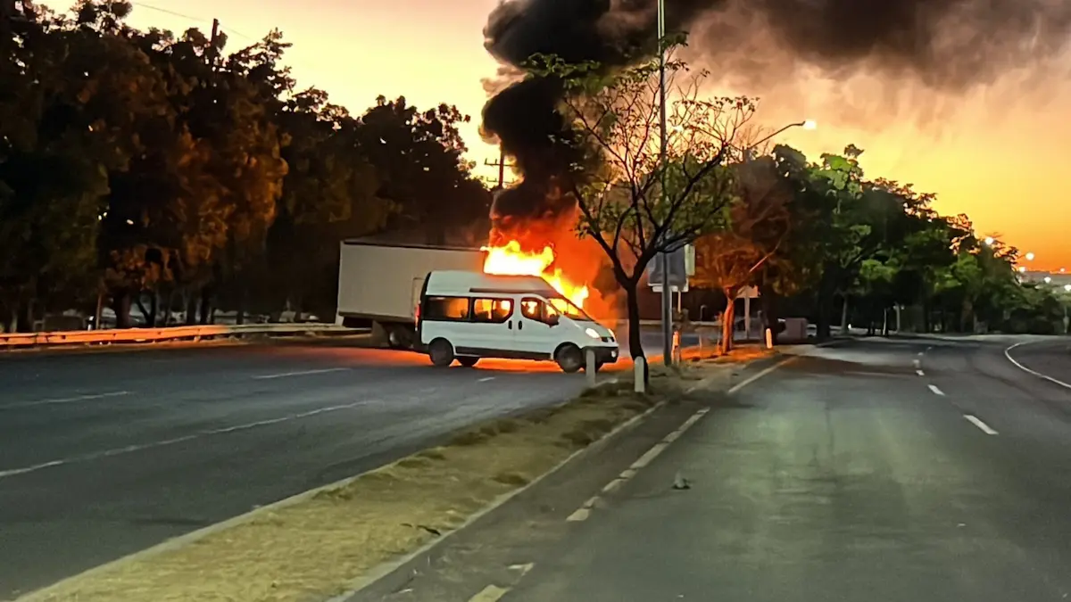 Reportan enfrentamientos y 'narcobloqueos' en Culiacán tras operativo