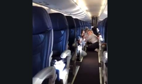 Pasajeros de Aeroméxico se resguardan de disparos en el Aeropuerto de Culiacán #VIDEO