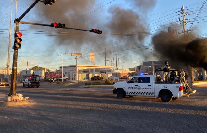 Alcalde de Mazatlán pide a la ciudadanía no salir a las calles; persisten bloqueos tras operativo