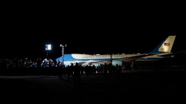 Tras dejar a Biden en el AIFA, el Air Force One se resguardó en el AICM