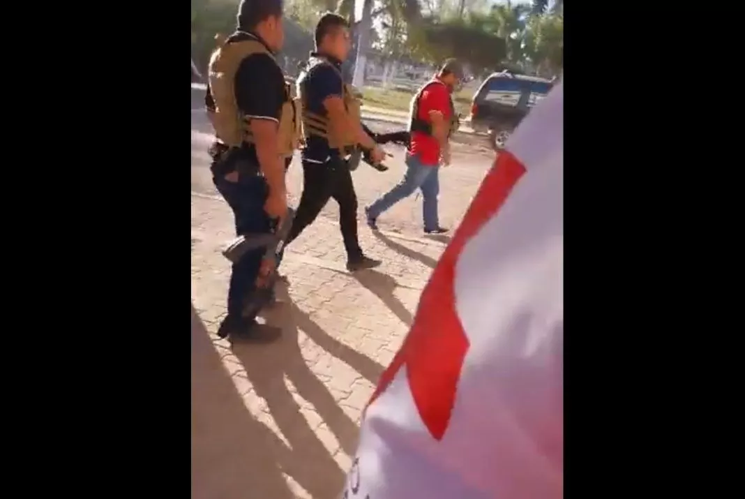 Civiles armados robaron ambulancias en Navolato tras detención de Ovidio Guzmán #VIDEO