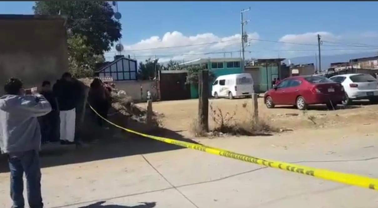 Ejecutan a tiros a familia oaxaqueña mientras dormían