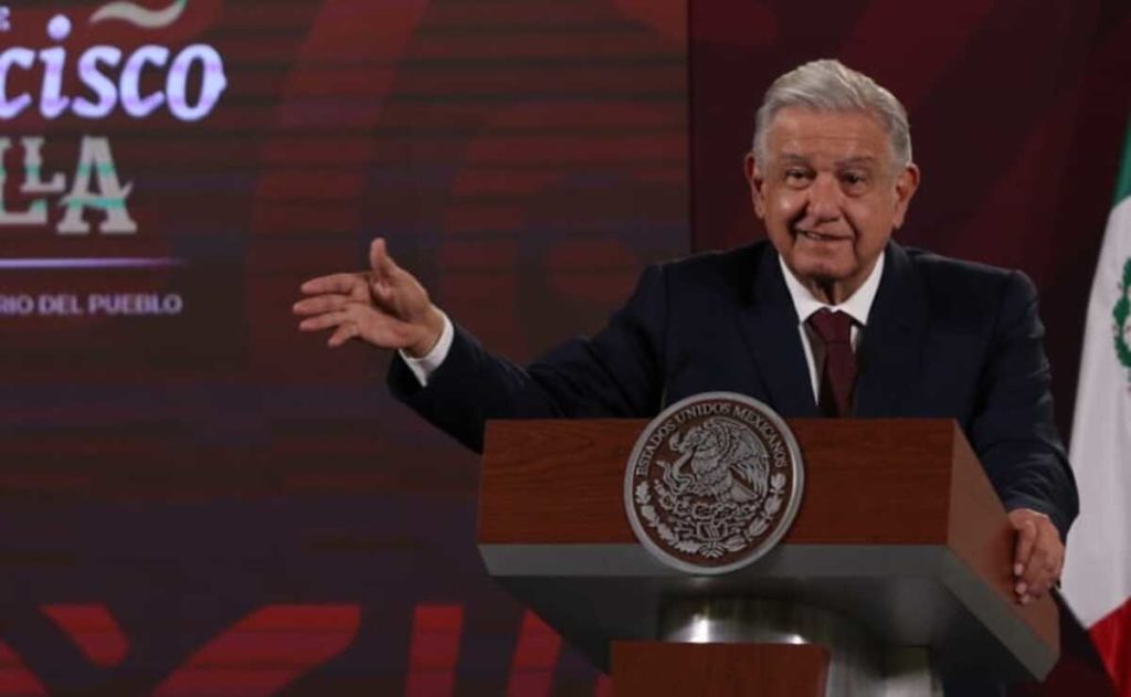 AMLO anuncia "evento grande" en el Zócalo para conmemorar la Expropiación Petrolera