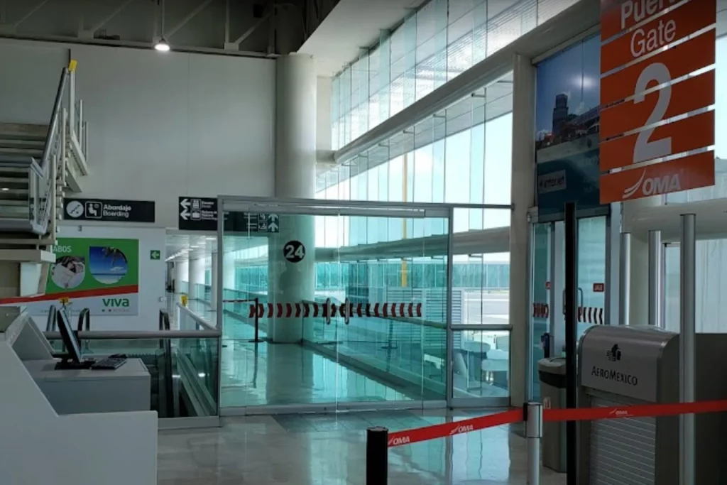 Cancelados más de 100 vuelos por cierre de aeropuertos tras detención de Ovidio Guzmán