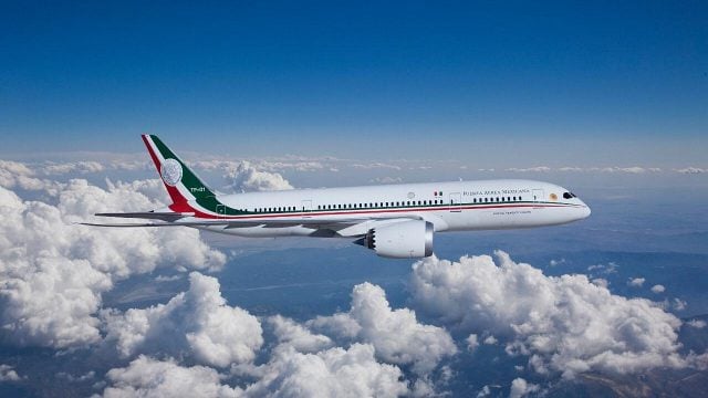 Por ser “tan lujoso”: AMLO justifica falta de venta del Avión Presidencial