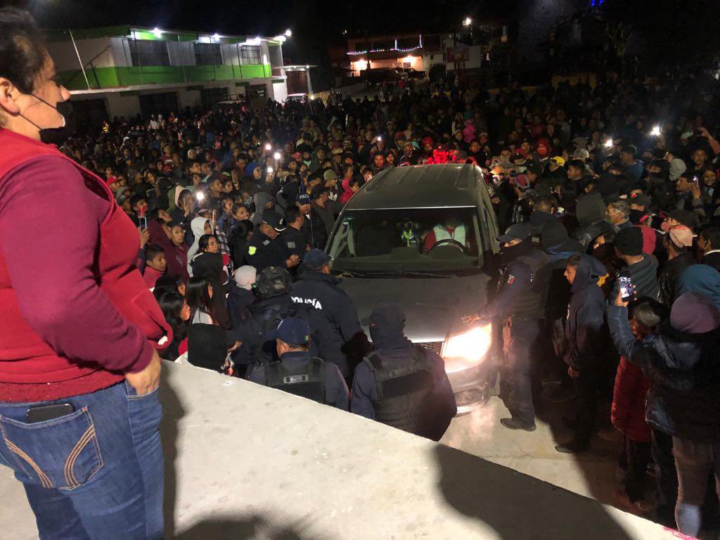 Pobladores retuvieron e intentaron linchar a presuntos santeros en San Pedro Nexapa, Edomex
