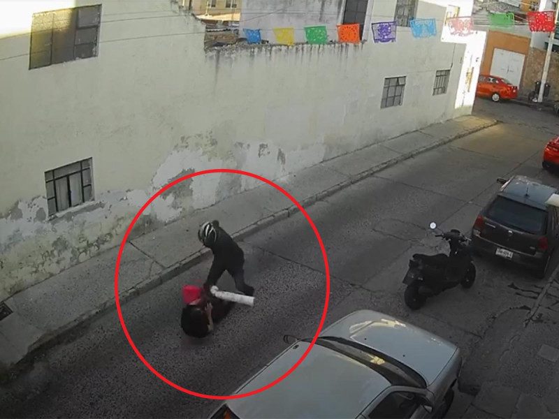 Cae violento motociclista que aterrorizaba a mujeres en Querétaro #VIDEO