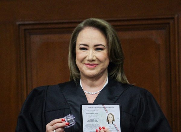 Facultad de Derecho ordena proceso contra directora de tesis de Yasmin Esquivel