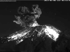 Captan impresionante explosión del Volcán Popocatépetl #VIDEO