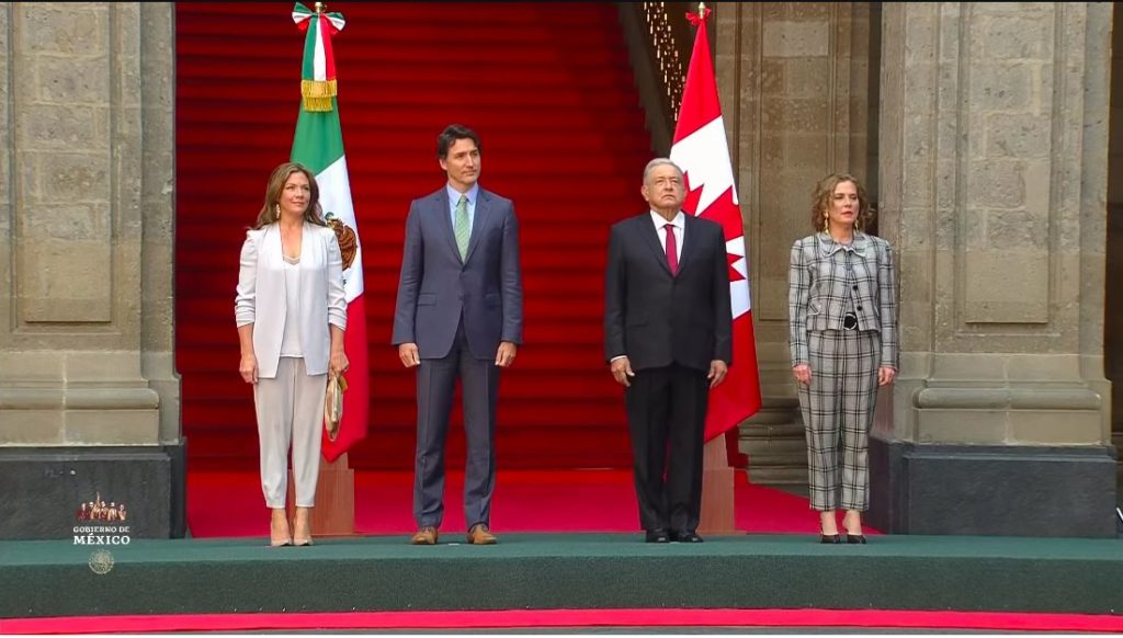 "Ya quédense a vivir aquí": así recibió AMLO a Trudeau en Palacio Nacional