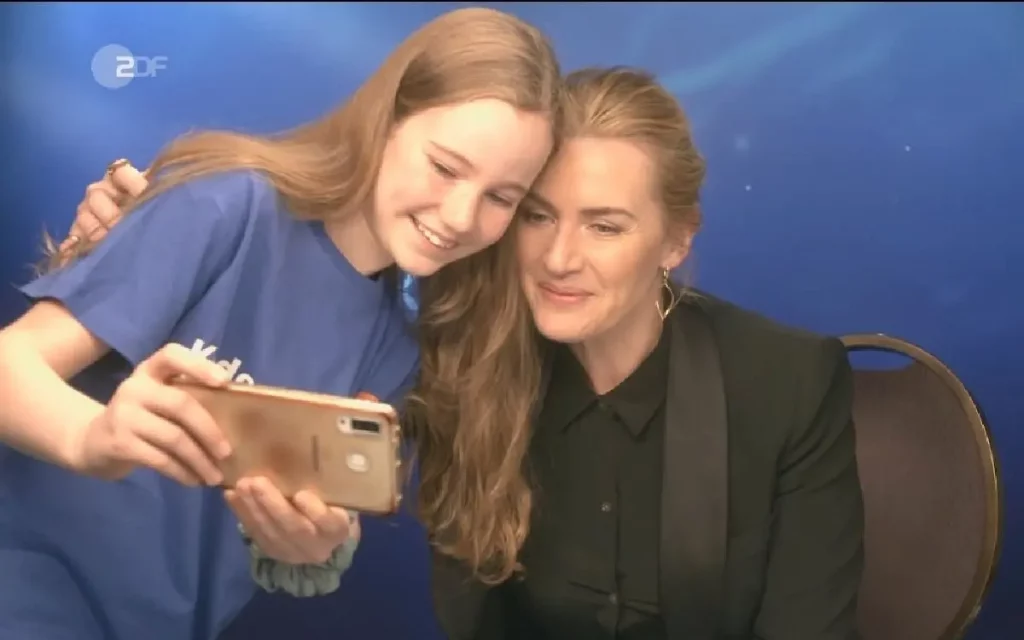 "Va a ser genial": Kate Winslet conmueve con amable trato a joven periodista #VIDEO
