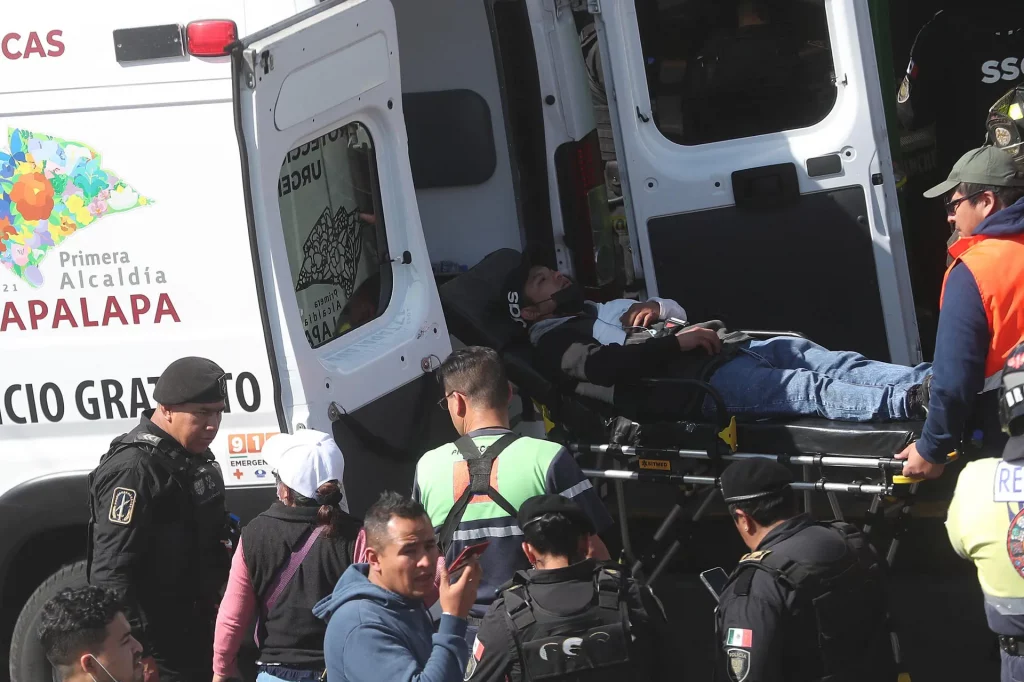 Siguen hospitalizadas 17 personas tras choque de trenes en la Línea 3 del Metro