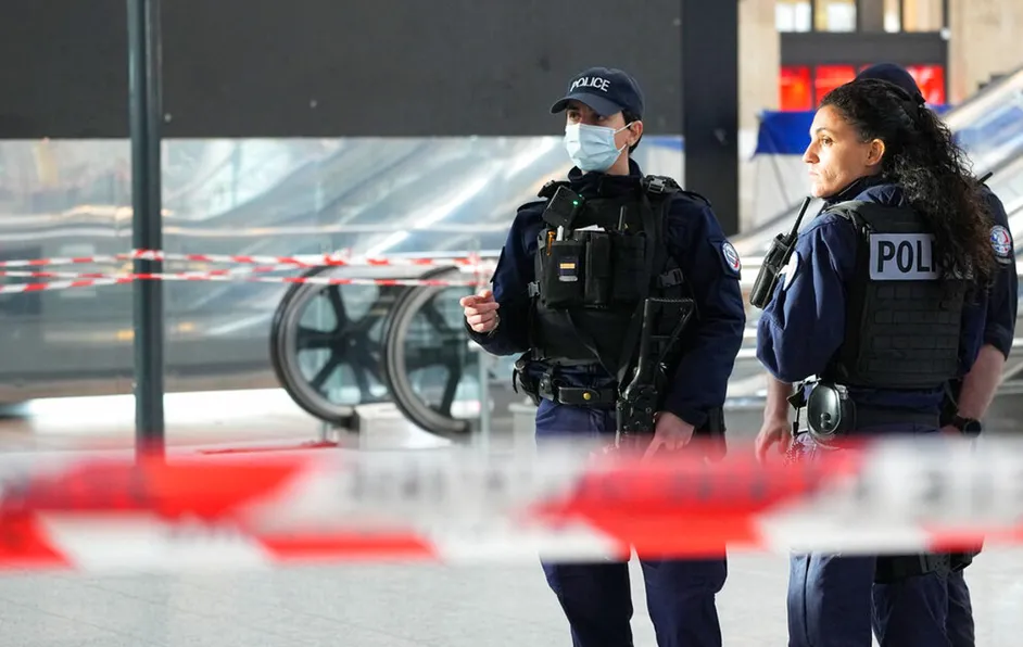 Hombre hiere a seis personas con un cuchillo en estación del tren en París