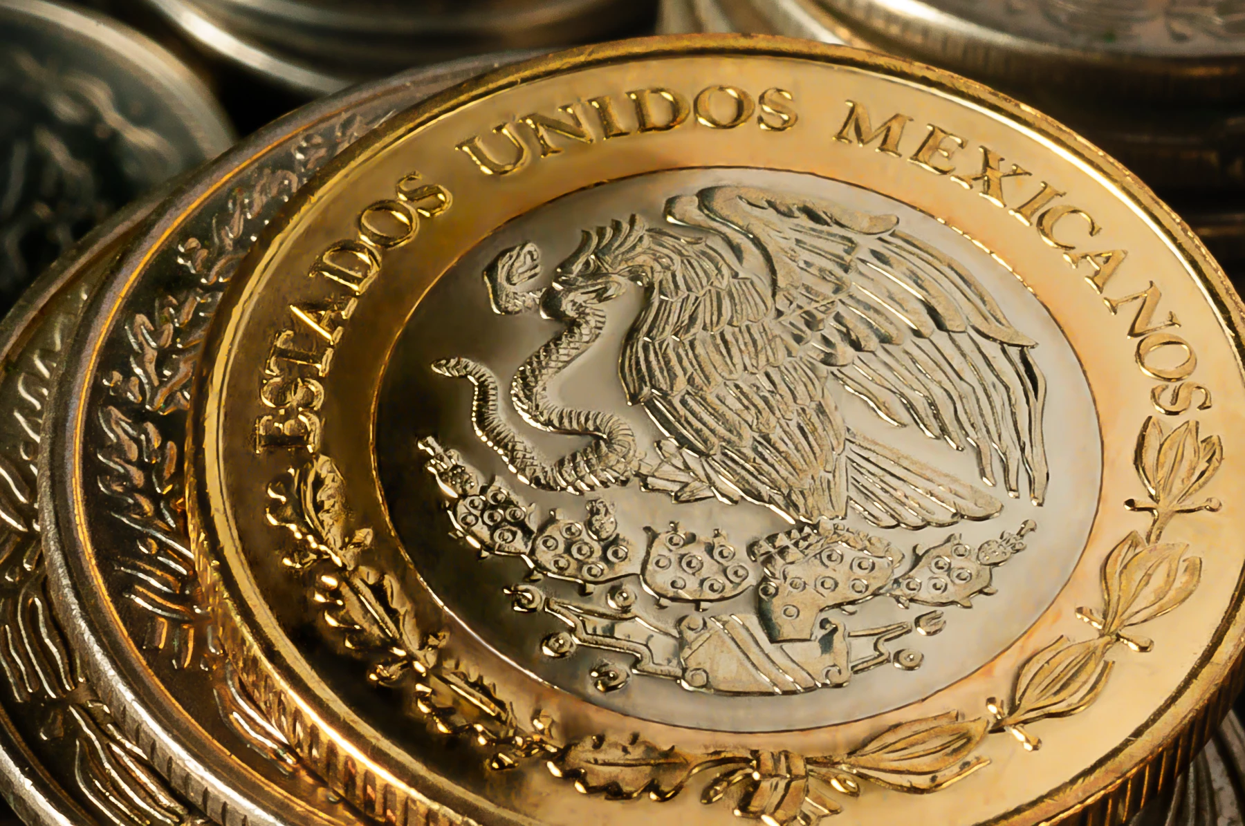 El peso mexicano se ha fortalecido “como no se veía desde hace medio siglo”, celebra AMLO