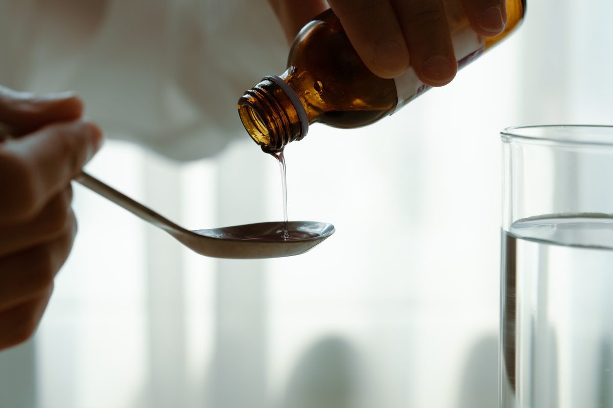 OMS alerta por jarabes para la tos que dejaron al menos 20 niños muertos en Uzbekistán